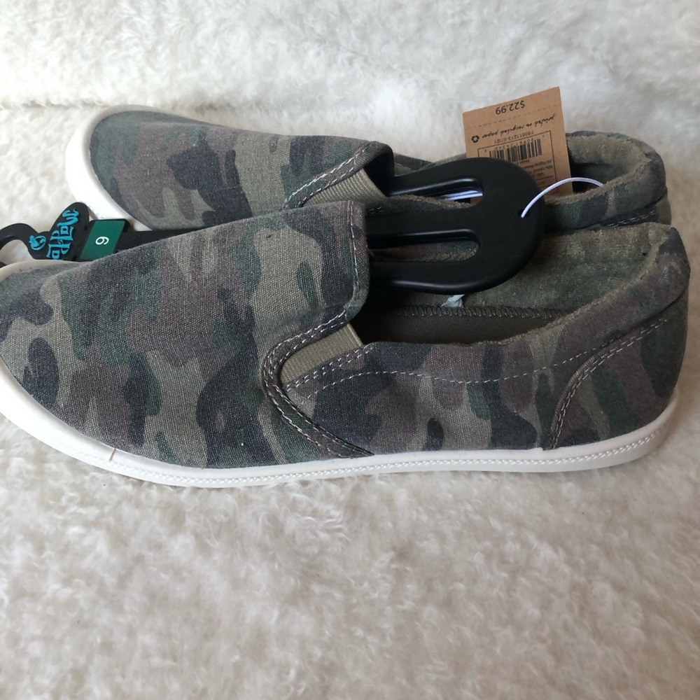 Women's Camouflage Slip-On Sneakers - Green Camo